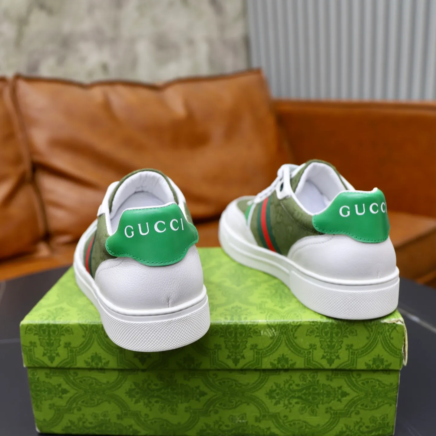 Ex-factory price: 420💰🙅‍♂️🙅‍♂️🙅‍♂️ Brand: GUCCI Standard code: 38-44 (45 customized) Grade: Same as the official website Material: Original leather splicing Comfortable and breathable sheepskin lining Original wear-resistant outsole Style category: Men's fashionable casual shoes Running sneakers Distinguished luxury brand elements Top luxury Color: actual picture color